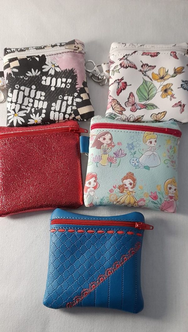 Small zipped coin purse with key chain