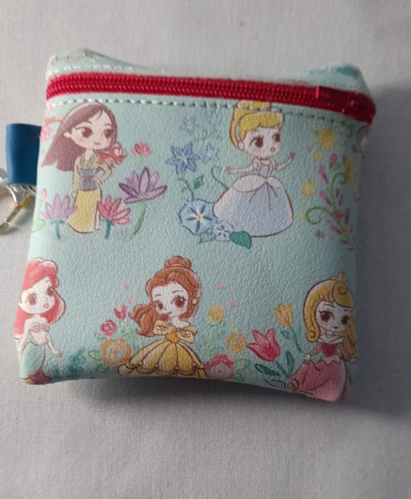 Small zipped coin purse with key chain - Image 6