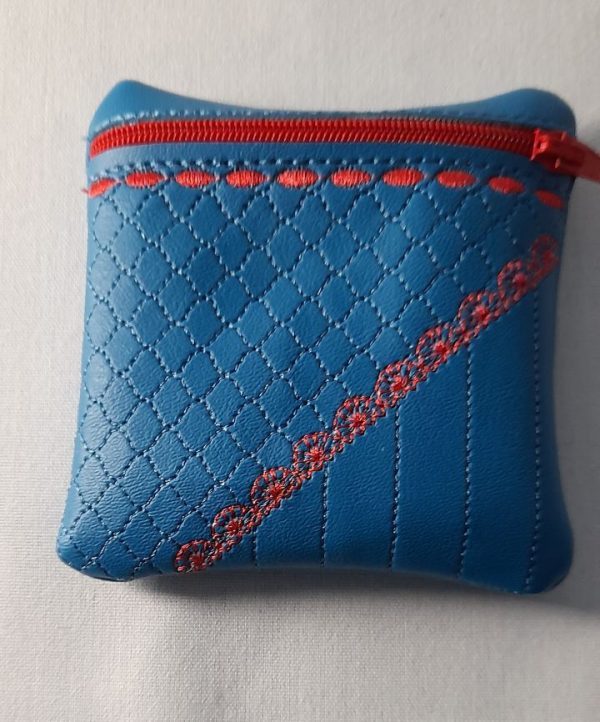 Small zipped coin purse with key chain - Image 5