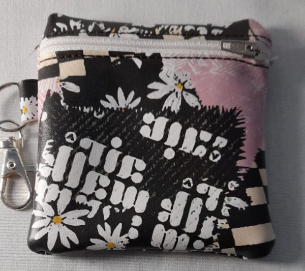 Small zipped coin purse with key chain - Image 3